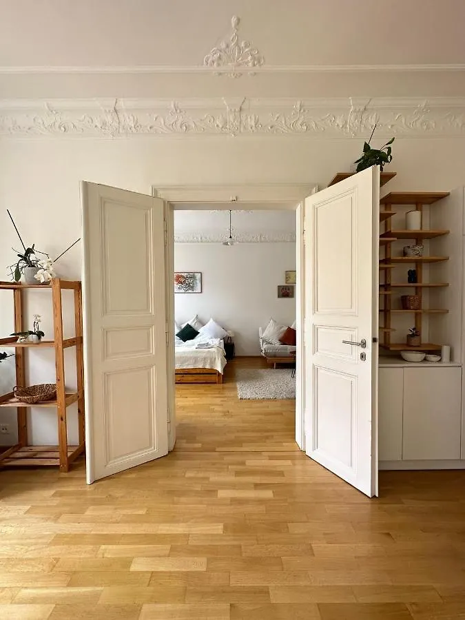 3Bdr Bohemian Style Central Flat With Balcony Prague