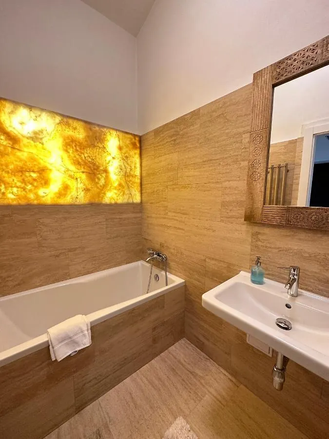 3Bdr Bohemian Style Central Flat With Balcony Prague Czech Republic