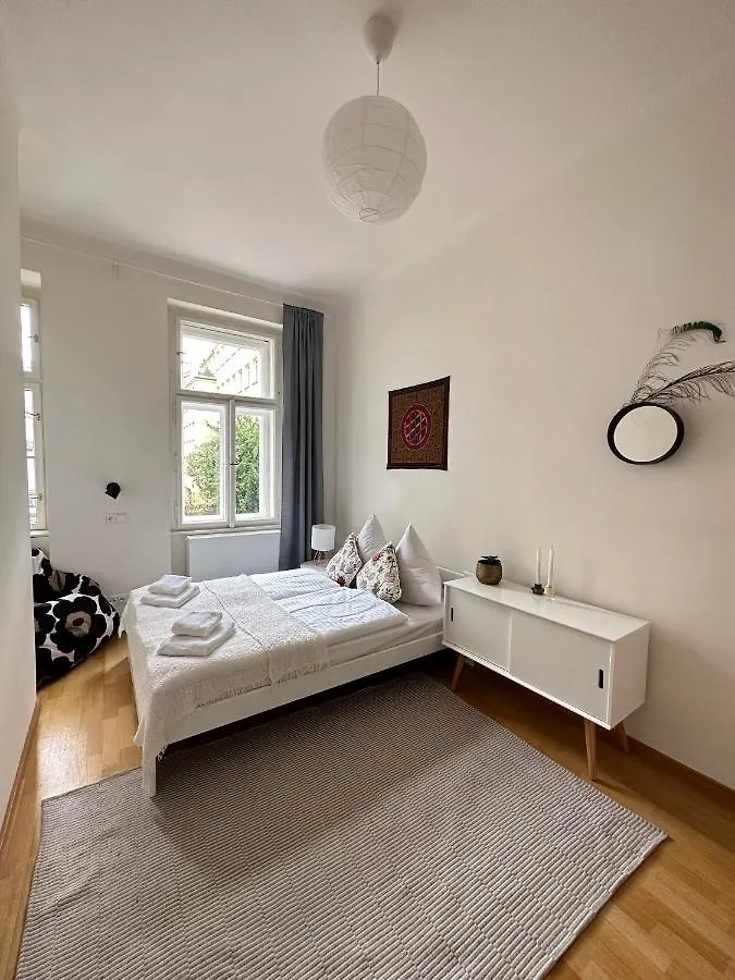 3Bdr Bohemian Style Central Flat With Balcony Prague 0*,