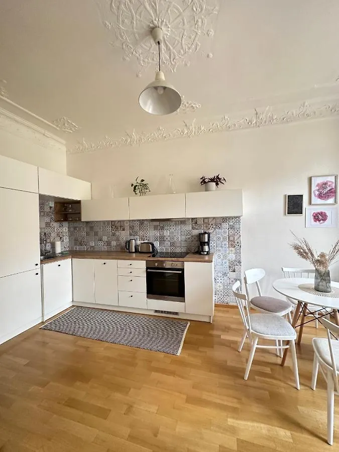 3Bdr Bohemian Style Central Flat With Balcony Prague
