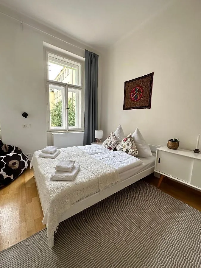 3Bdr Bohemian Style Central Flat With Balcony Prague Apartment
