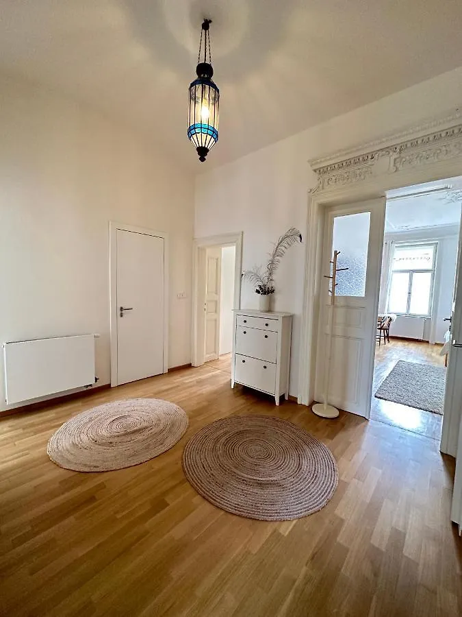 Apartment 3Bdr Bohemian Style Central Flat With Balcony Prague