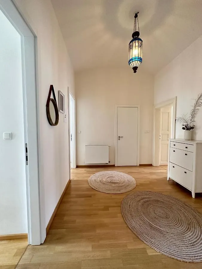 3Bdr Bohemian Style Central Flat With Balcony Prague Czech Republic