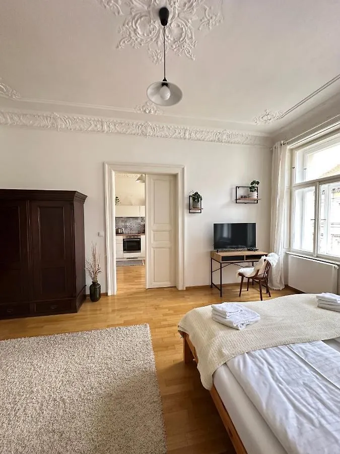 3Bdr Bohemian Style Central Flat With Balcony Prague 0*,