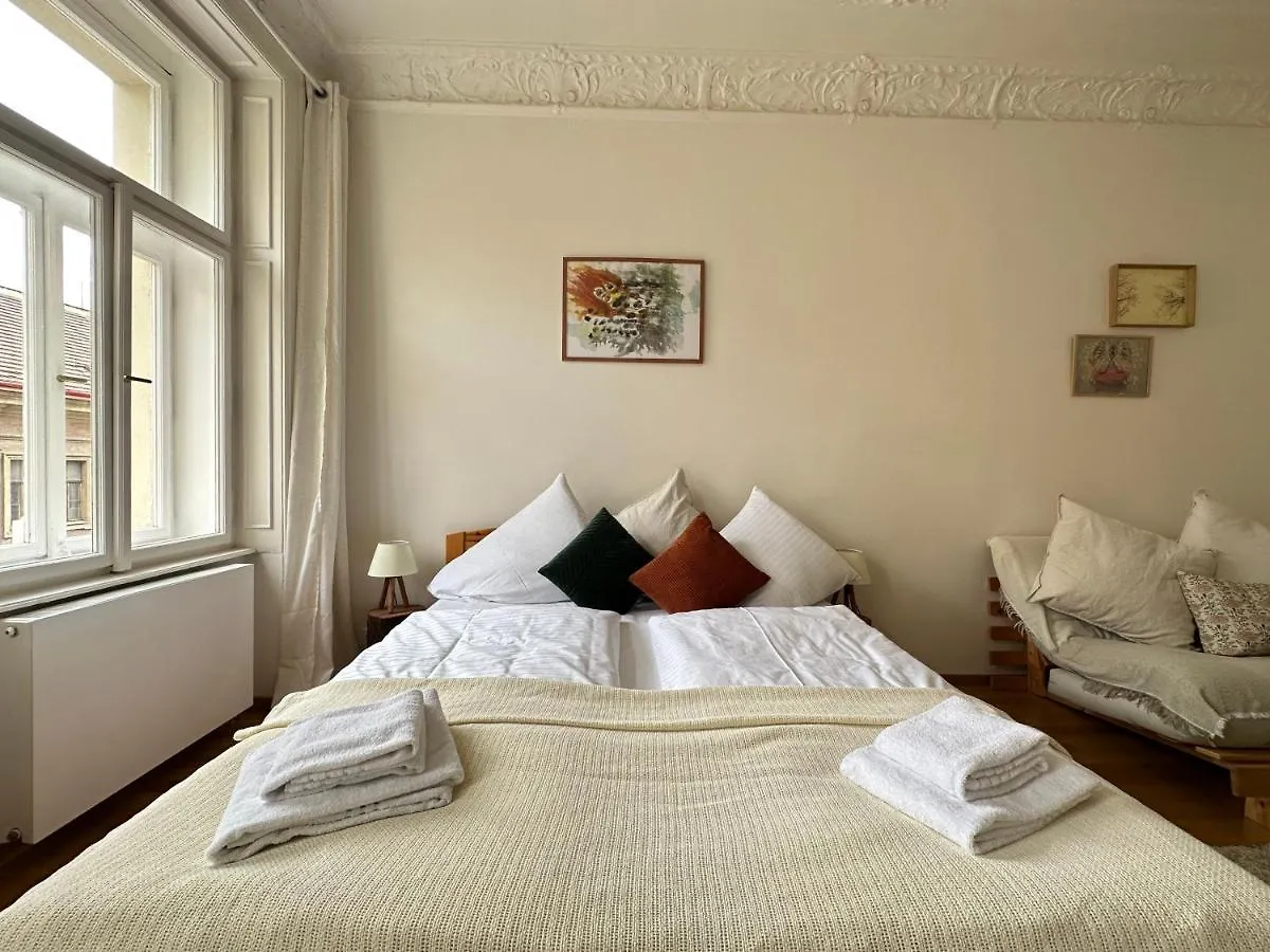 3Bdr Bohemian Style Central Flat With Balcony Prague Czech Republic