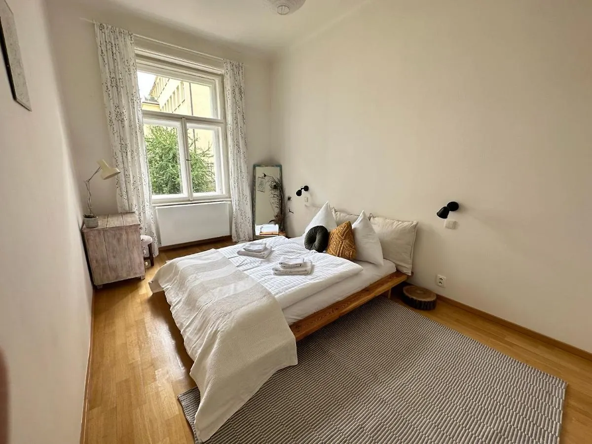 3Bdr Bohemian Style Central Flat With Balcony Prague